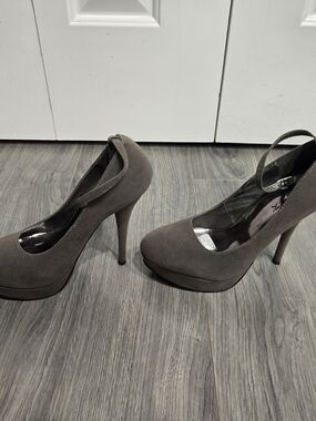 Women’s Gray Platform High Heel Pumps with Ankle Strap
